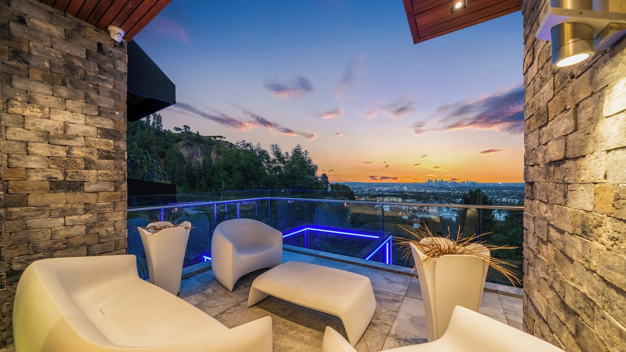 Photo of Outdoor in Hollywood Hills West