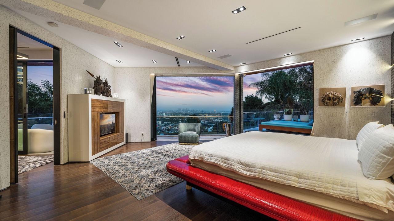 Photo of Others in Hollywood Hills West