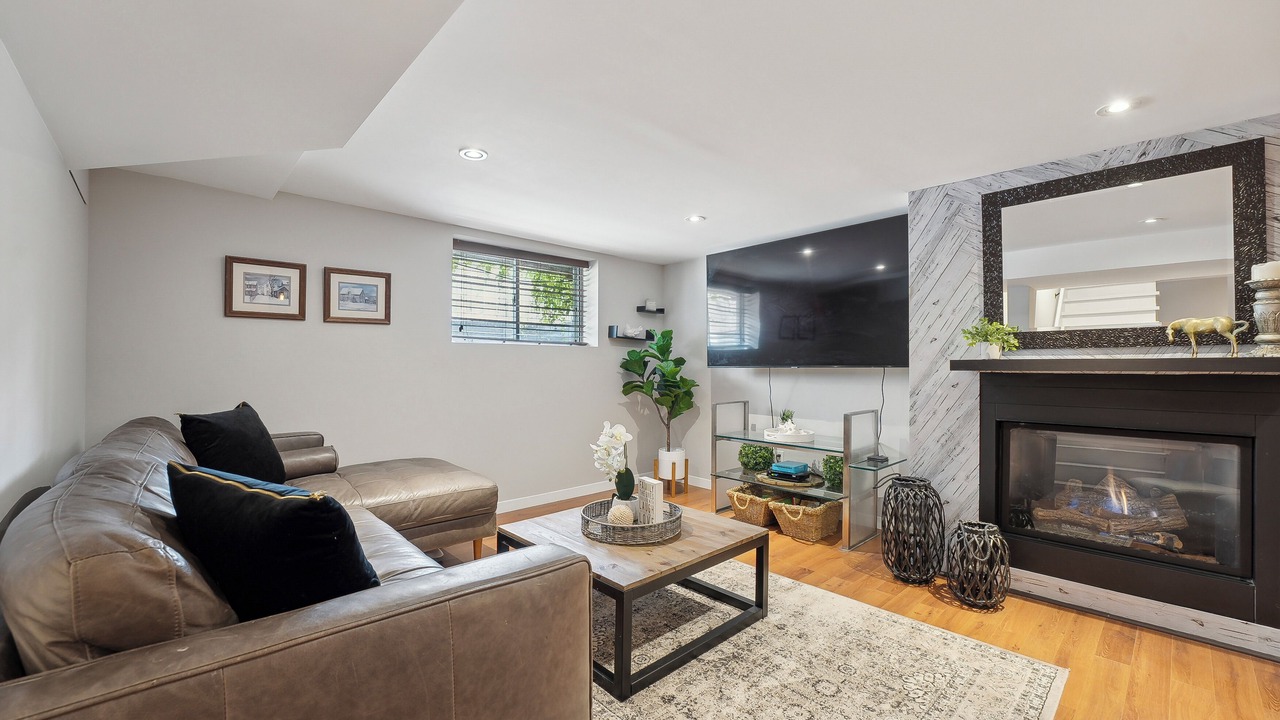 Photo of Livingroom in Oakville