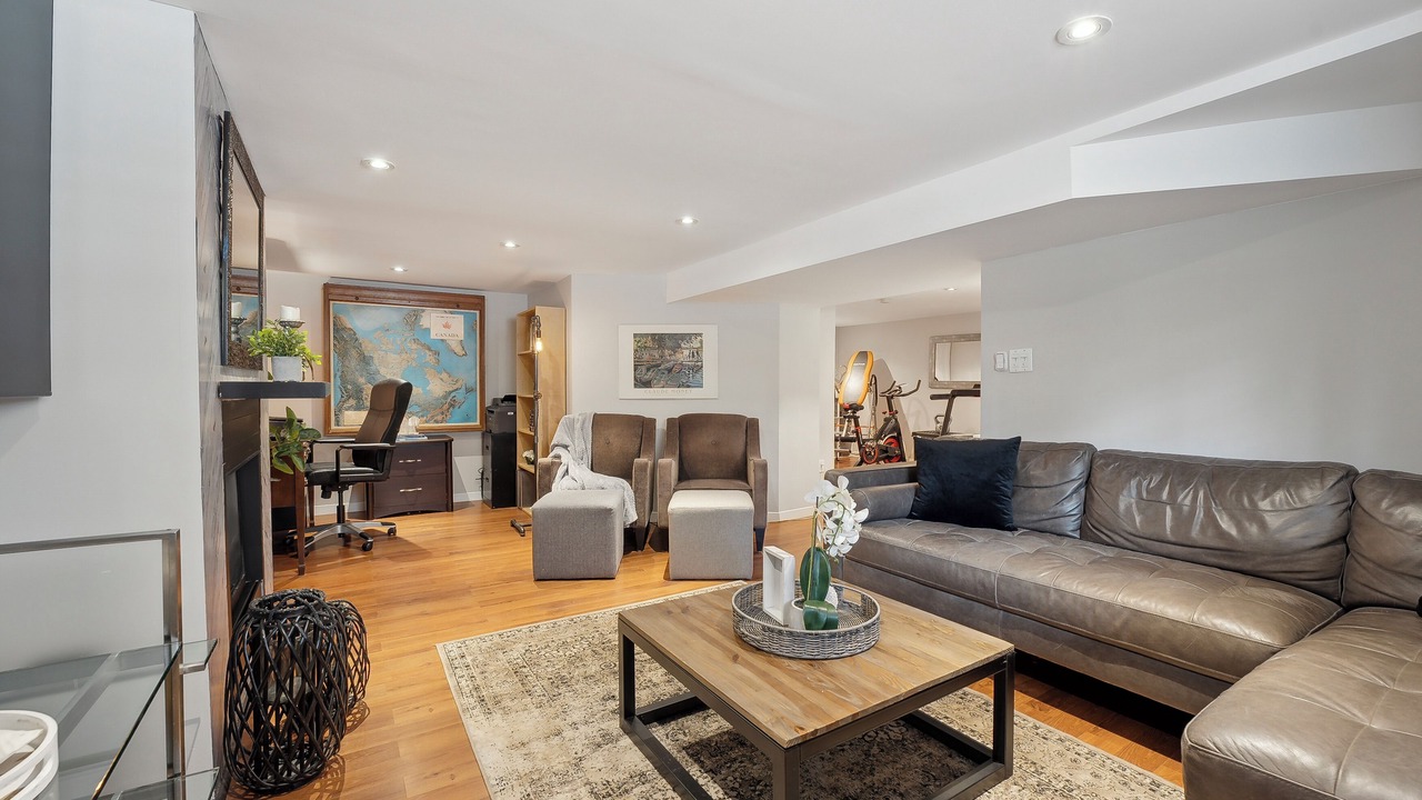 Photo of Livingroom in Oakville