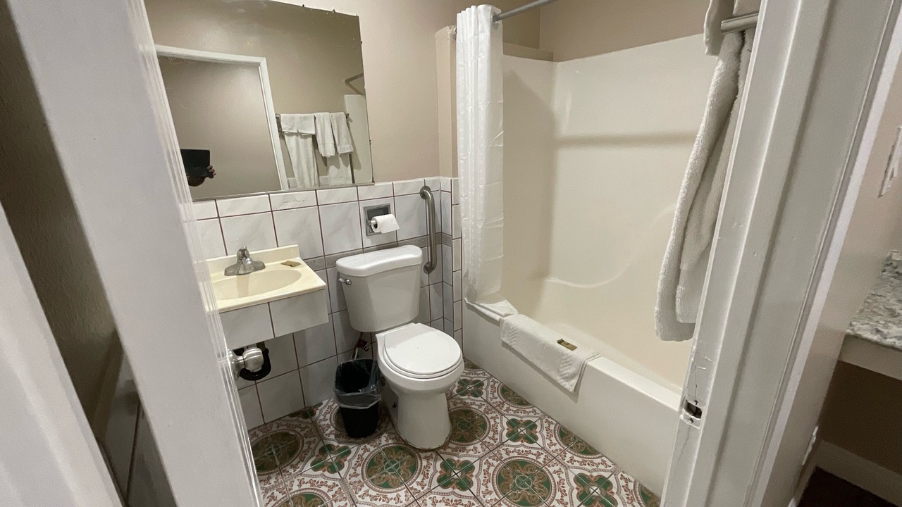 Photo of Bathroom in South Gate