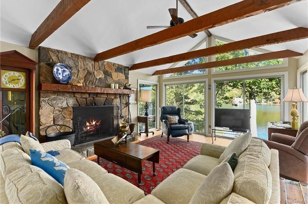 Photo of Livingroom in Lewisboro