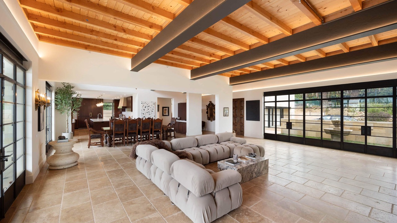 Photo of Livingroom in Western Malibu