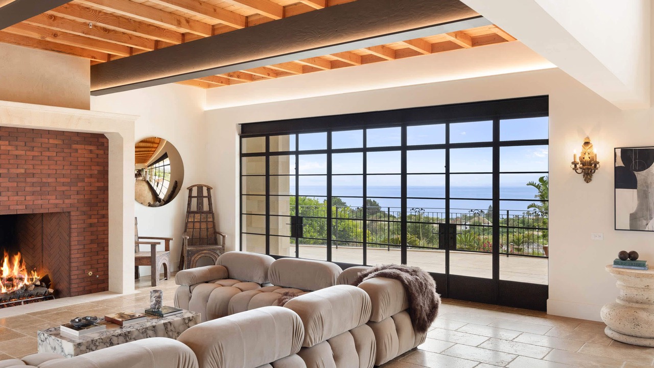 Photo of Livingroom in Western Malibu