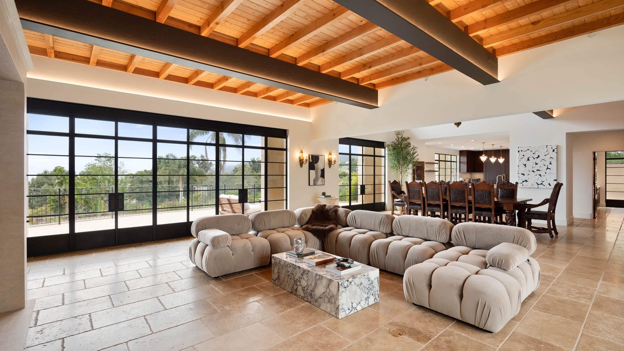 Photo of Livingroom in Western Malibu