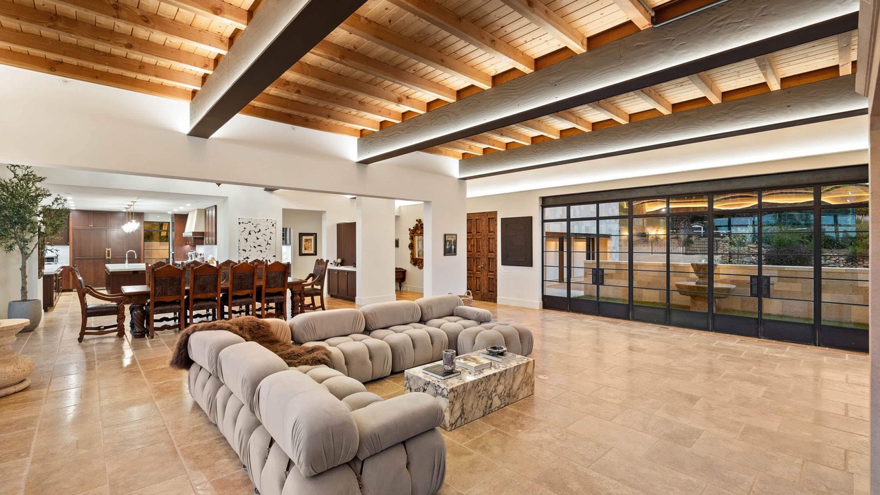 Photo of Livingroom in Western Malibu