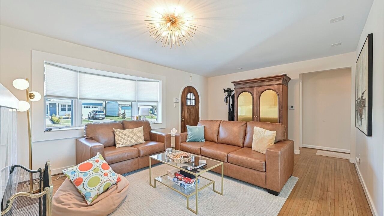 Photo of Livingroom in A-Zone