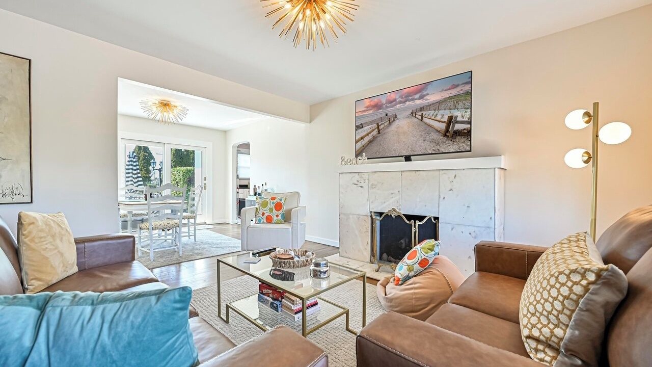 Photo of Livingroom in A-Zone