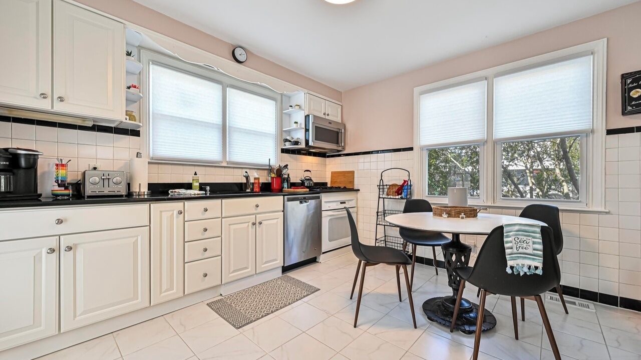 Photo of Kitchen in A-Zone