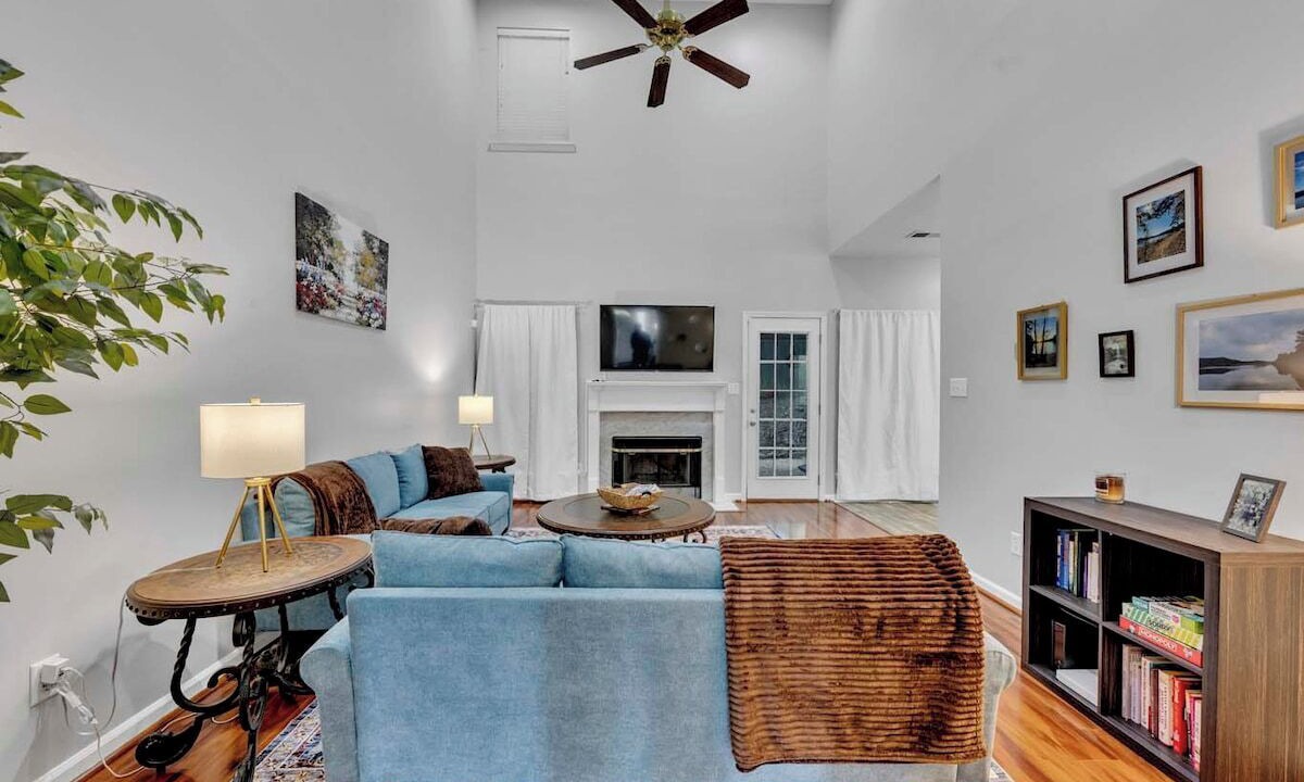 Photo of Livingroom in Pelham