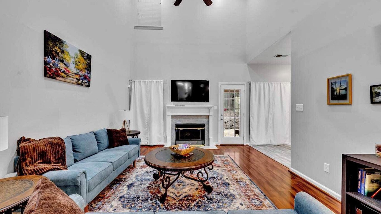 Photo of Livingroom in Pelham