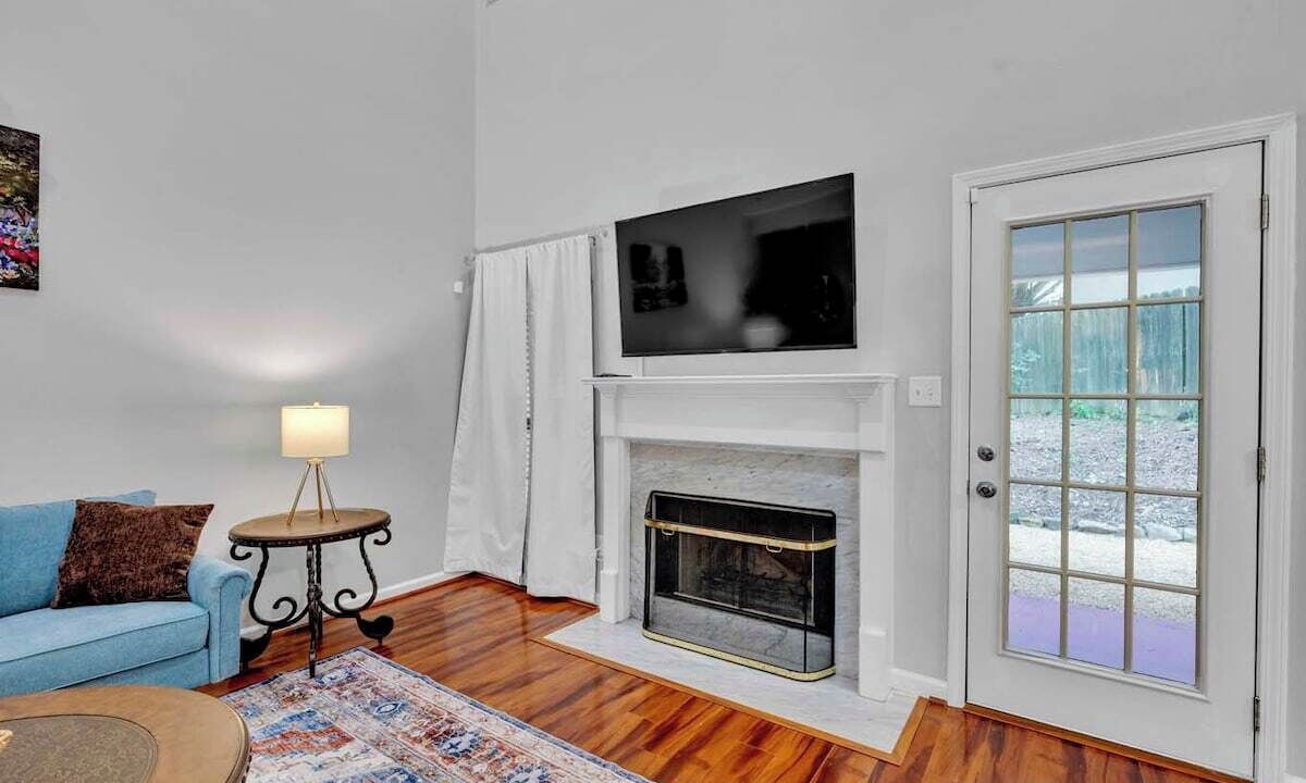 Photo of Livingroom in Pelham