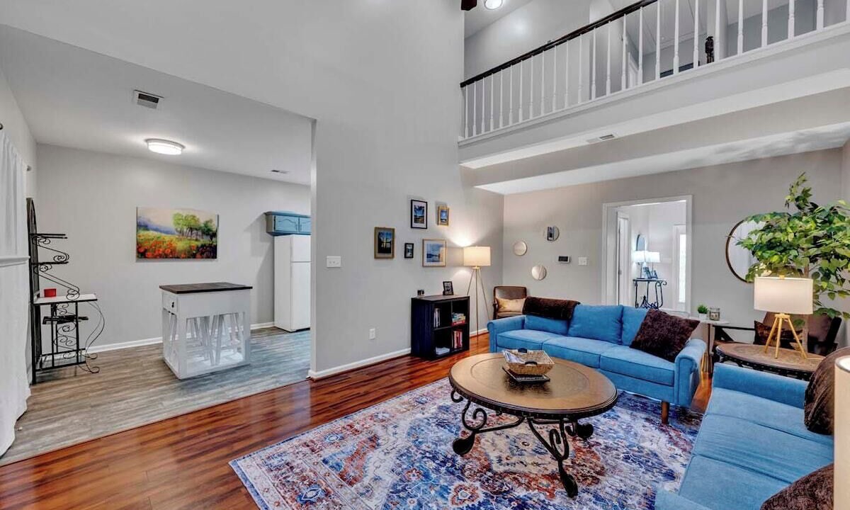 Photo of Livingroom in Pelham