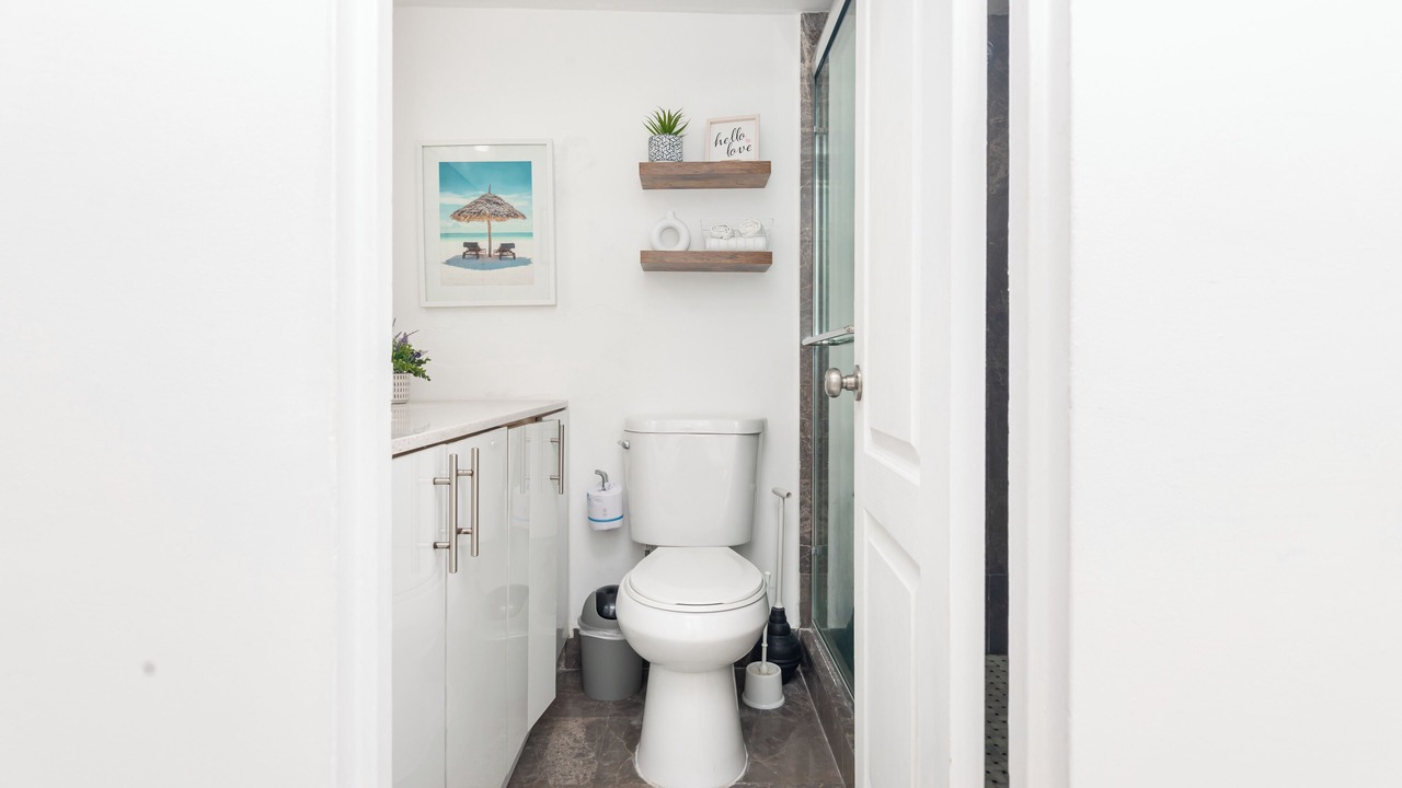 Photo of Bathroom in Mid Beach