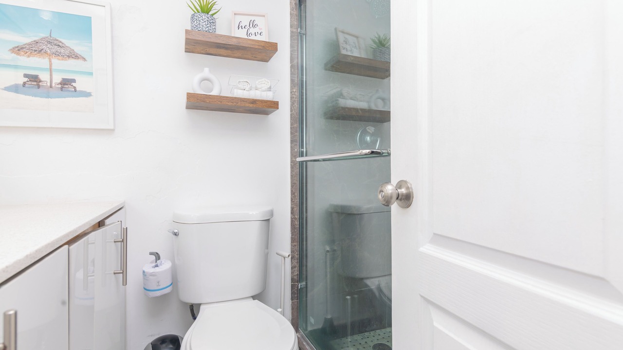 Photo of Bathroom in Mid Beach