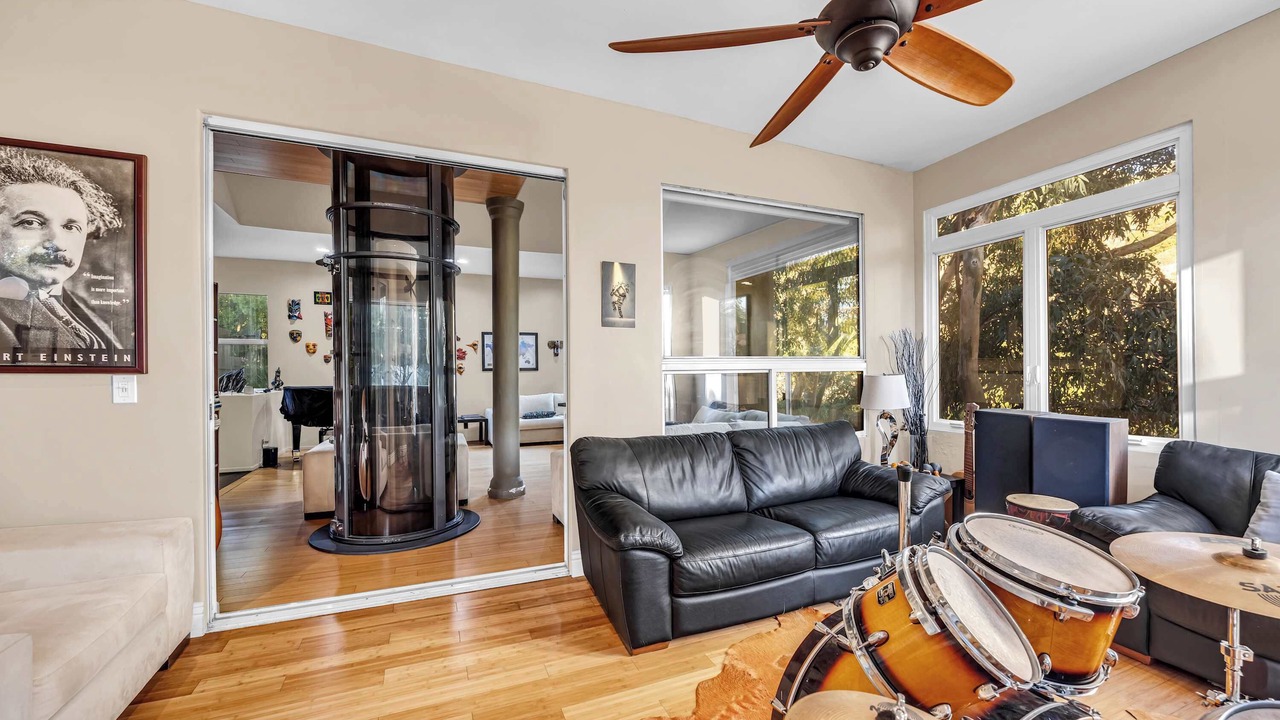 Photo of Livingroom in Altadena
