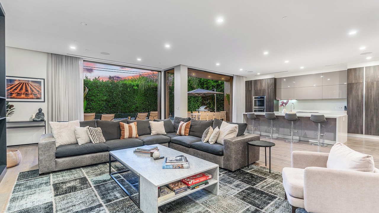 Photo of Livingroom in Melrose