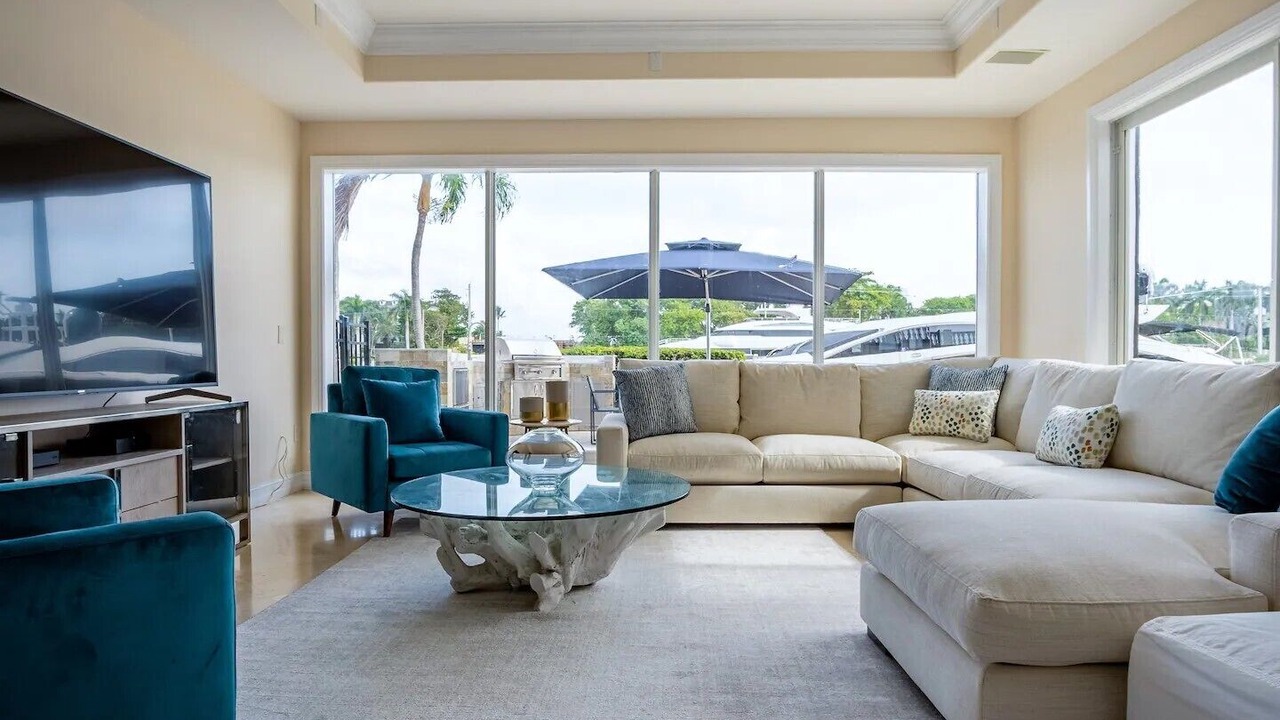 Photo of Livingroom in Hillsboro Beach