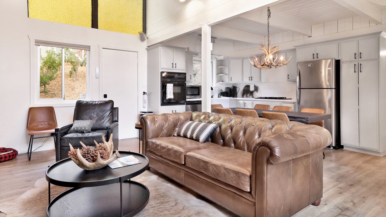 Photo of Livingroom in Upper Moonridge
