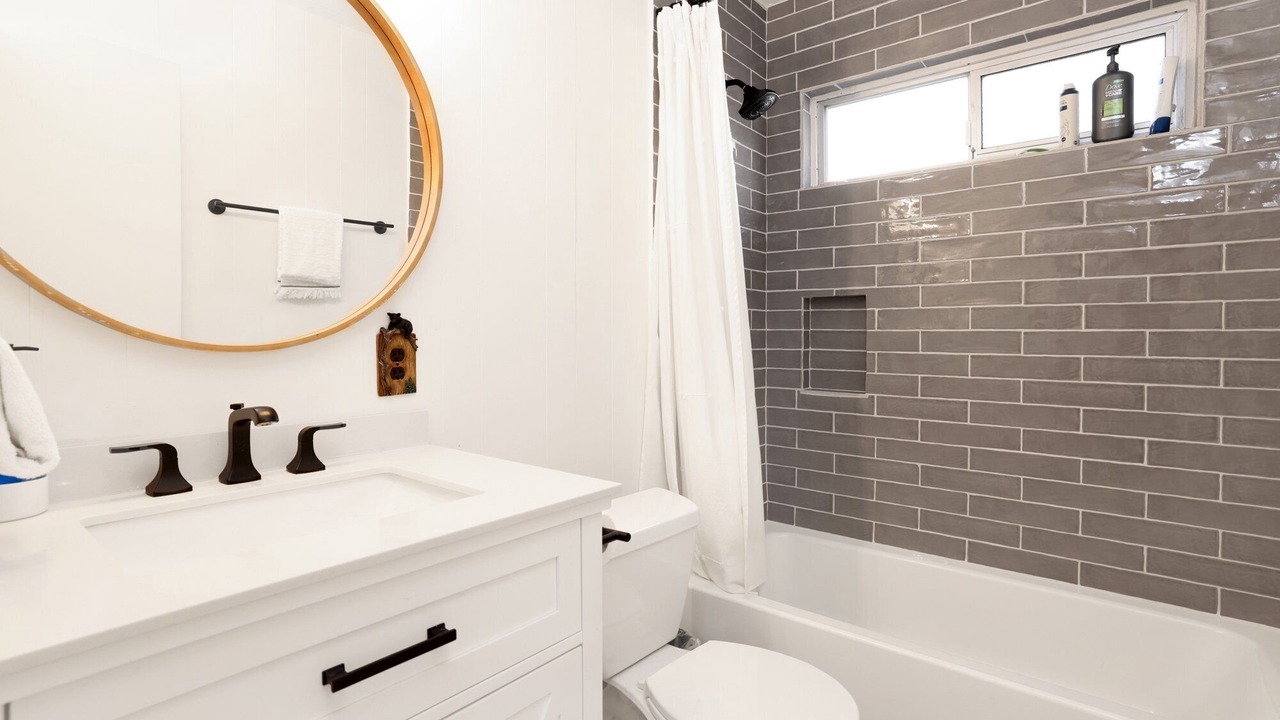 Photo of Bathroom in Upper Moonridge