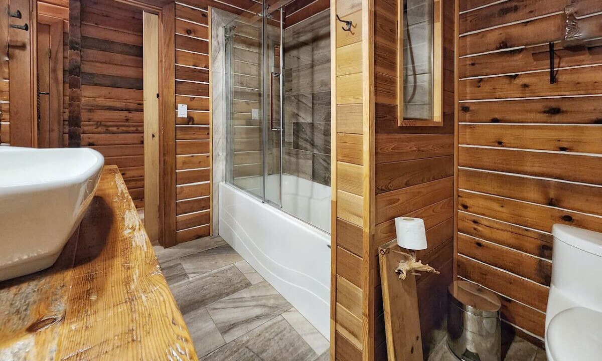 Photo of Bathroom in Mono