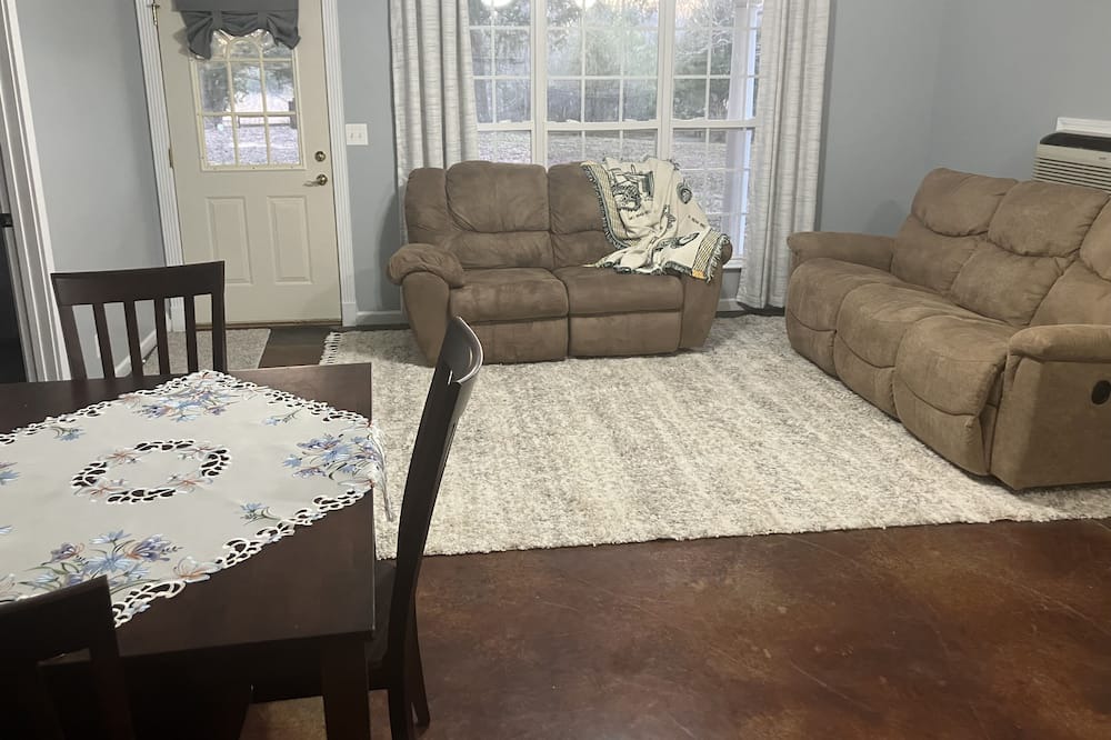 Photo of Livingroom in Pheba