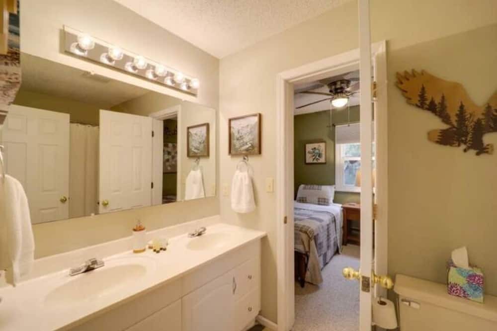 Photo of Bathroom in Beech Mountain