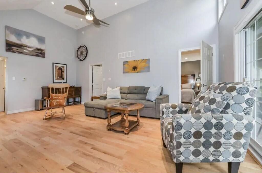 Photo of Livingroom in Elora