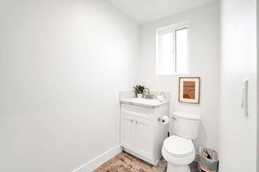 Photo of Bathroom in Historic Filipinotown