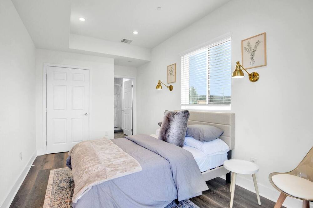 Photo of Bedroom in Historic Filipinotown