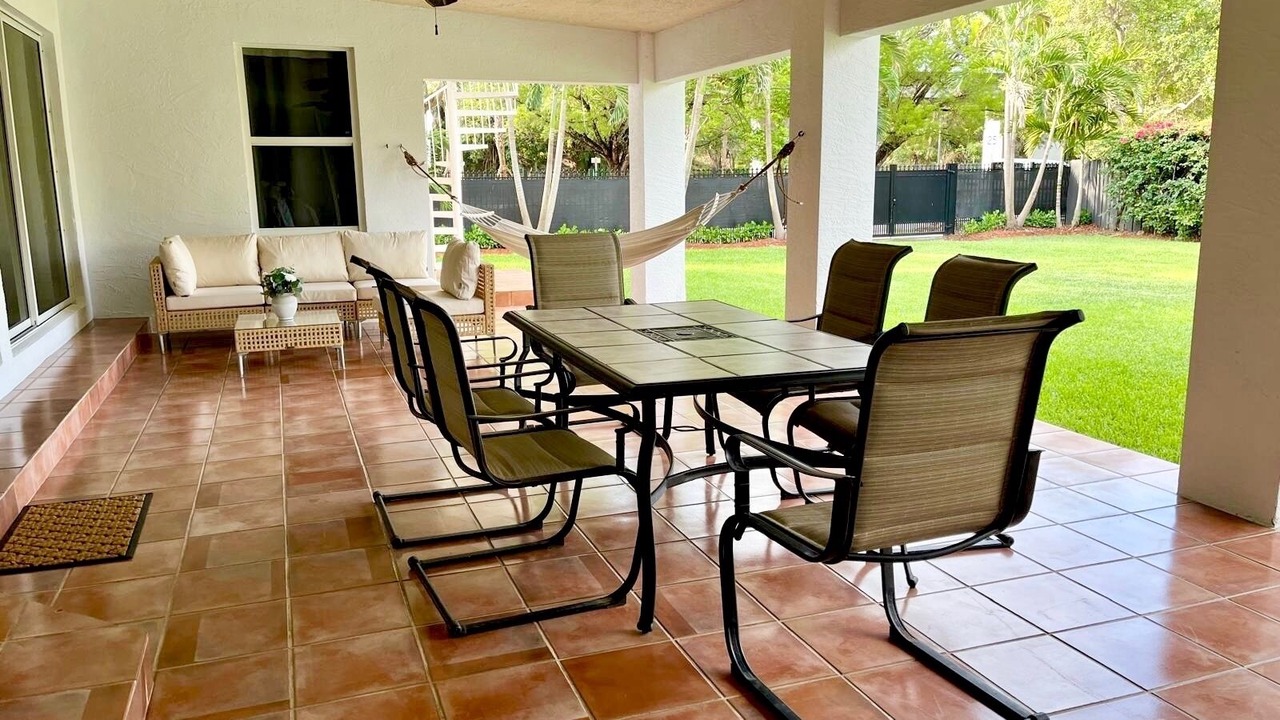 Photo of Patio Balcony in The Roads
