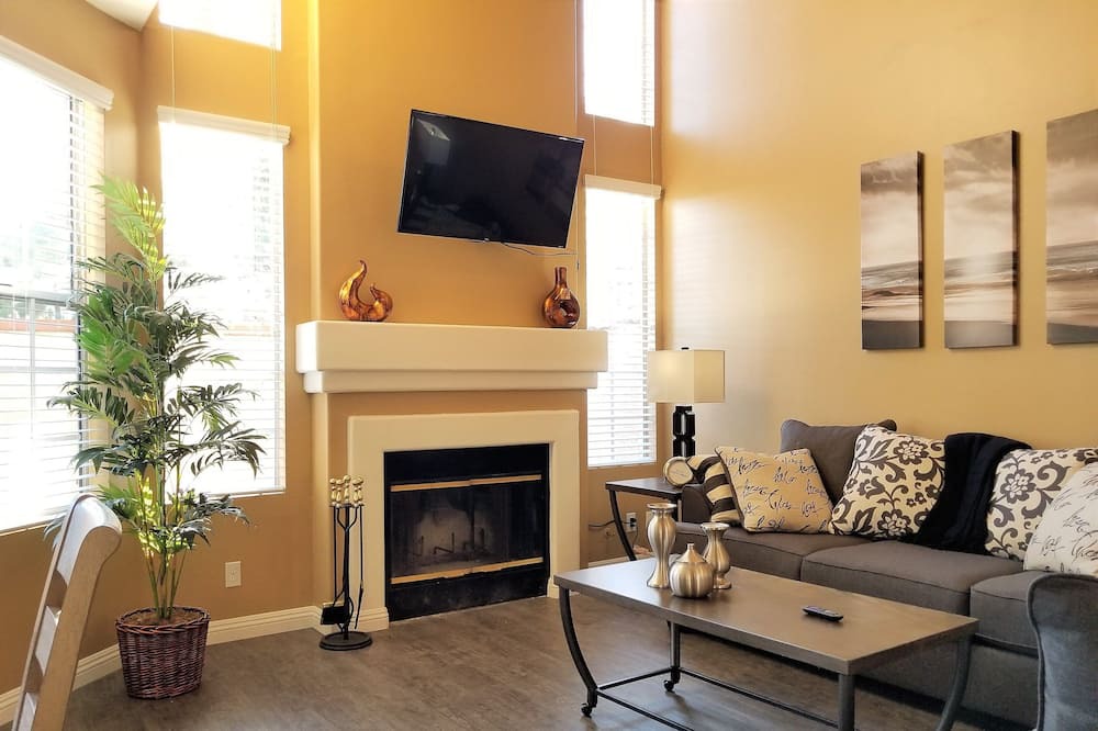 Photo of Livingroom in Tustin