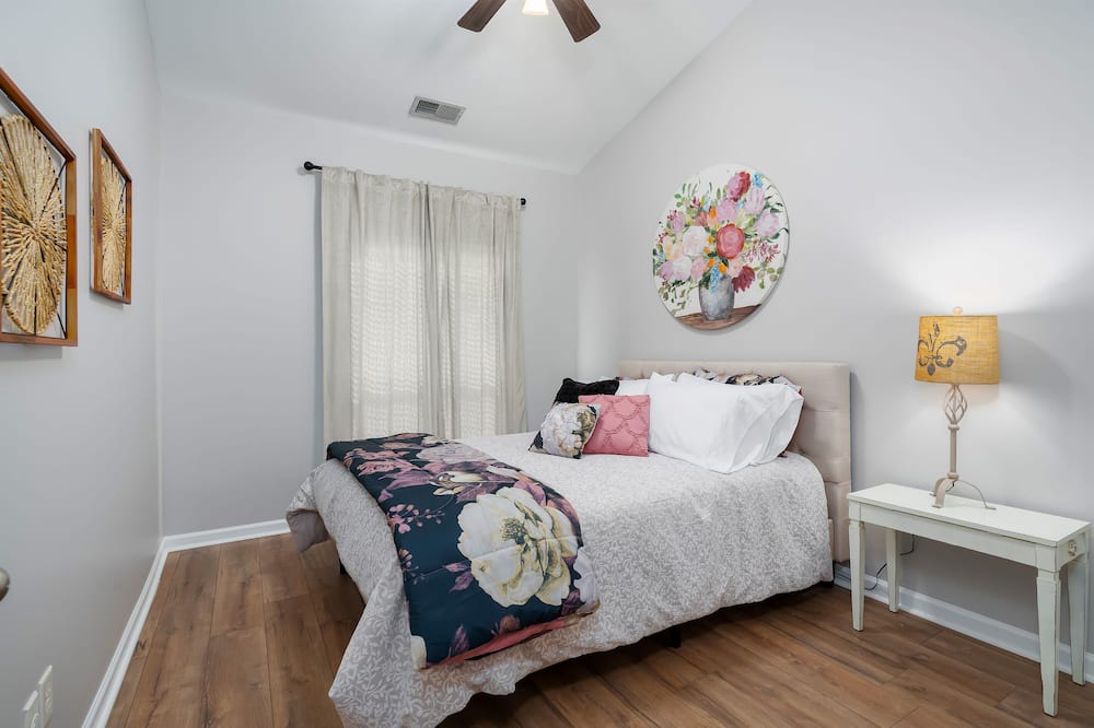 Photo of Bedroom in Alabaster