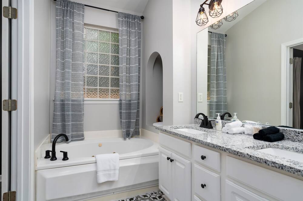 Photo of Bathroom in Alabaster