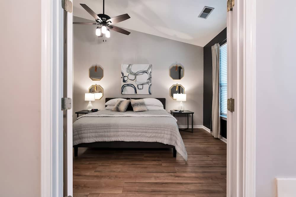 Photo of Bedroom in Alabaster