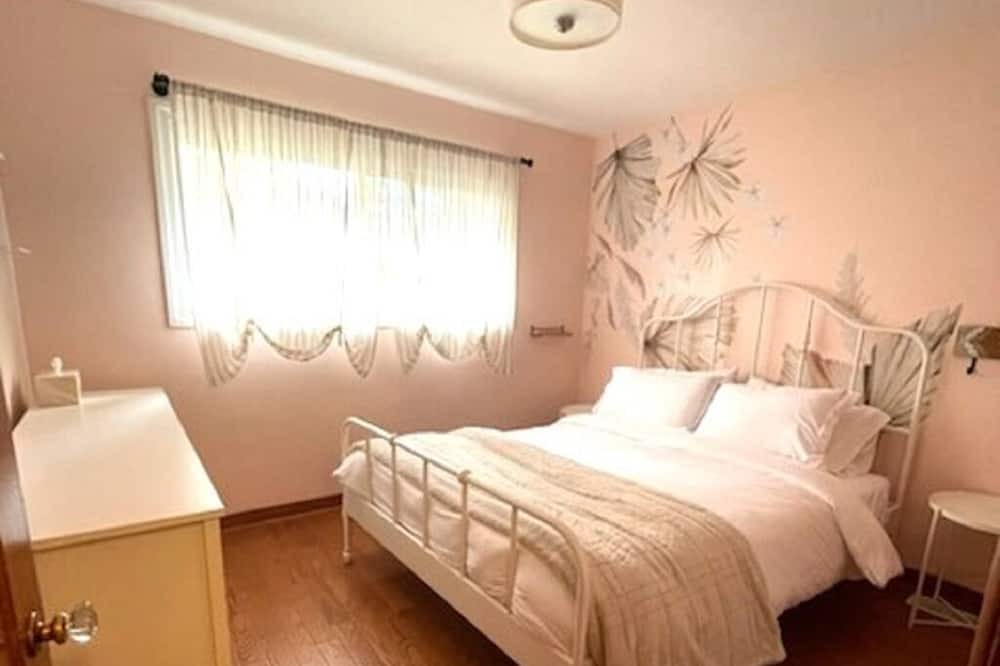 Photo of Bedroom in Elora