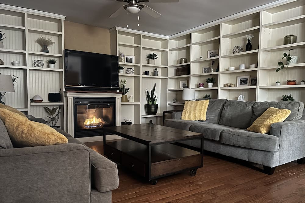 Photo of Livingroom in Elora