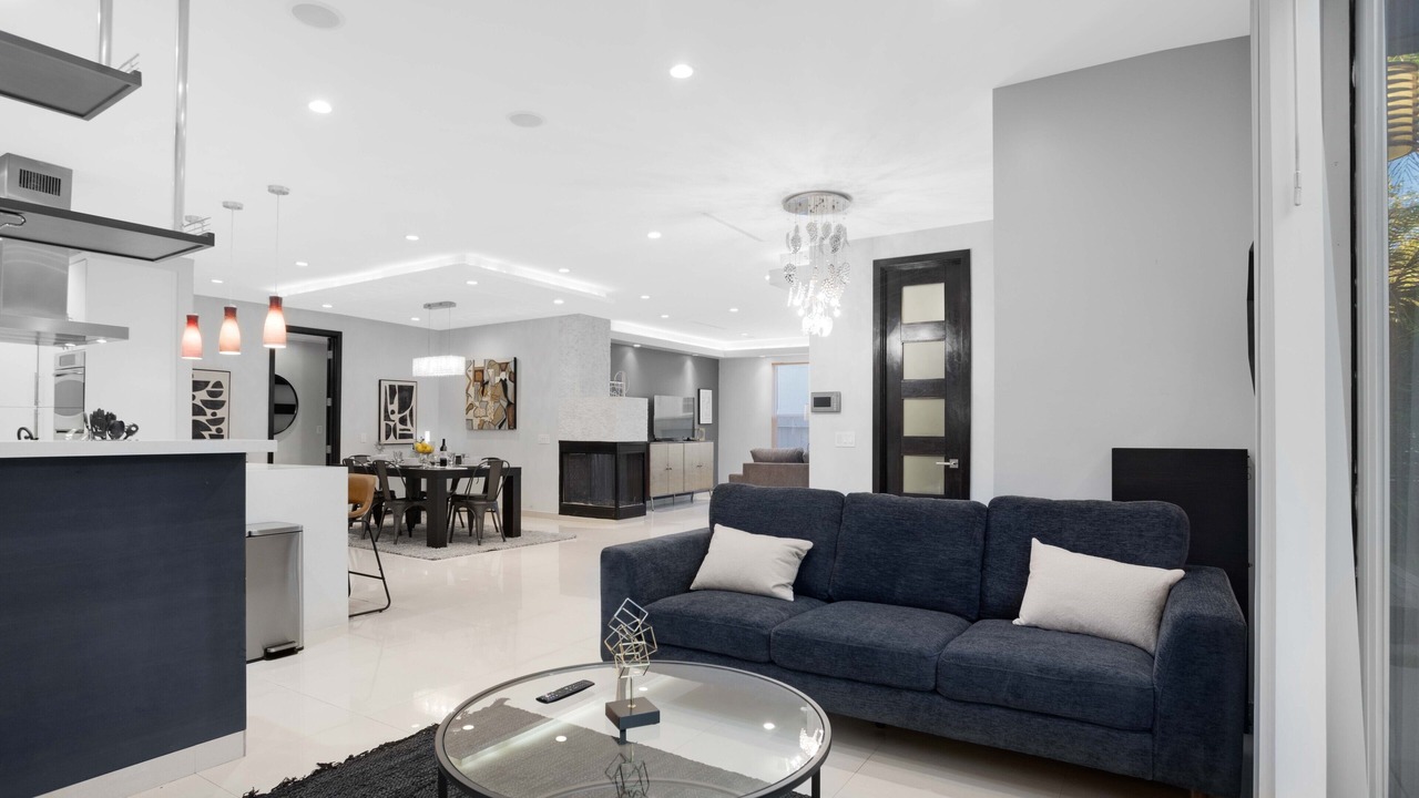 Photo of Livingroom in Greater Wilshire - Hancock Park