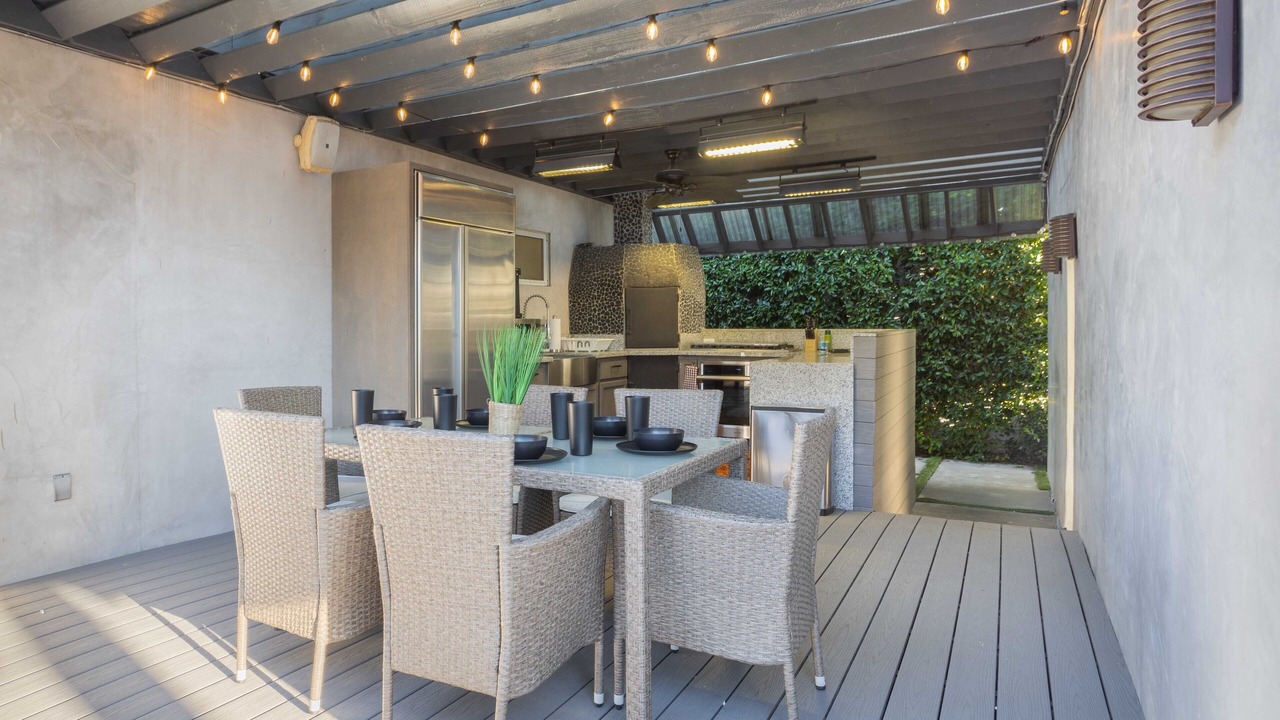 Photo of Outdoor in Greater Wilshire - Hancock Park