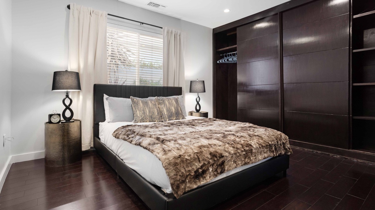 Photo of Bedroom in Greater Wilshire - Hancock Park