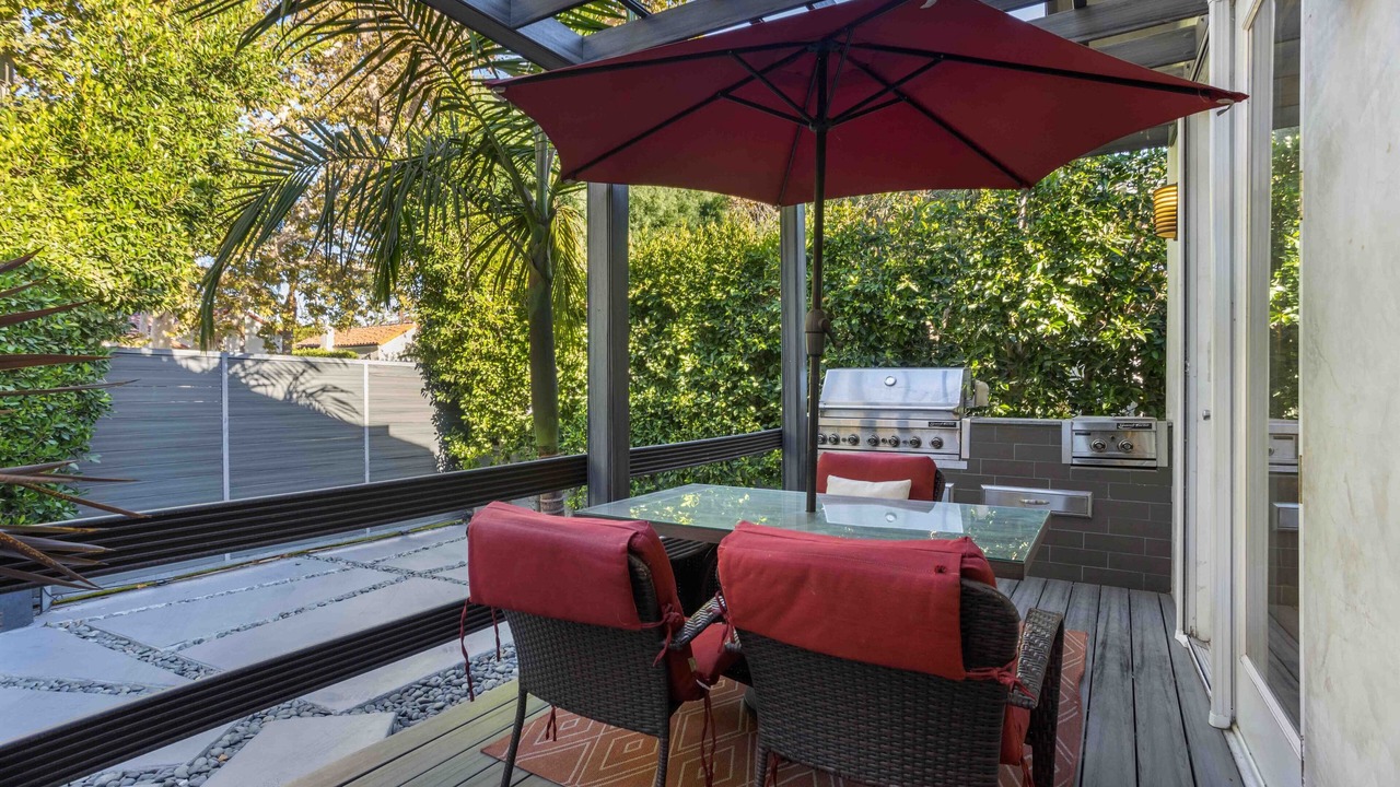 Photo of Outdoor in Greater Wilshire - Hancock Park