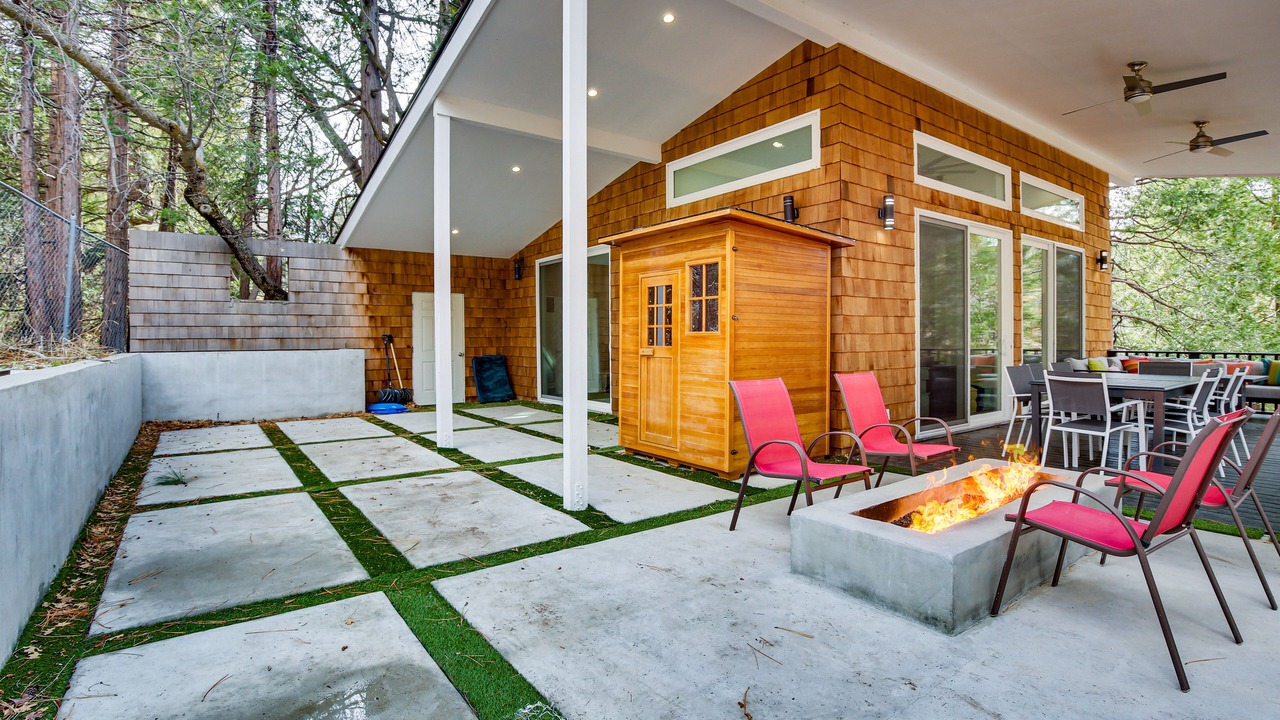 Photo of Patio Balcony in Arrowbear Lake