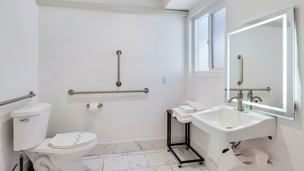 Photo of Bathroom in Harbor