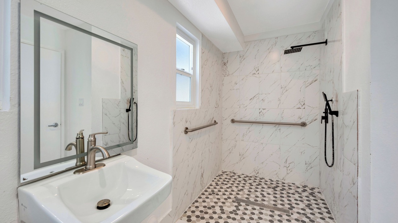 Photo of Bathroom in Harbor