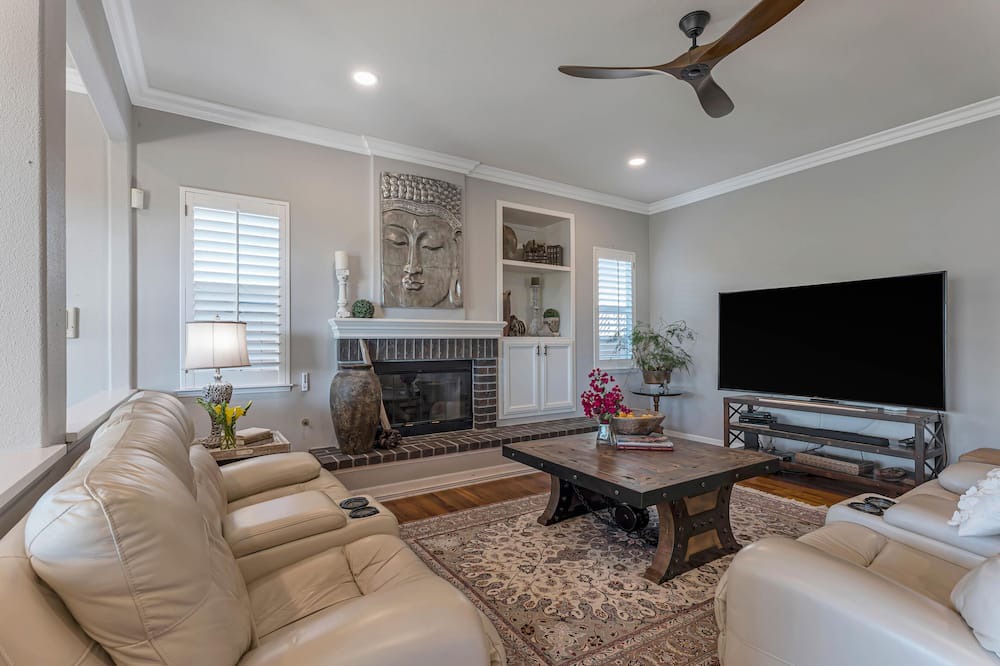 Photo of Livingroom in Almaden