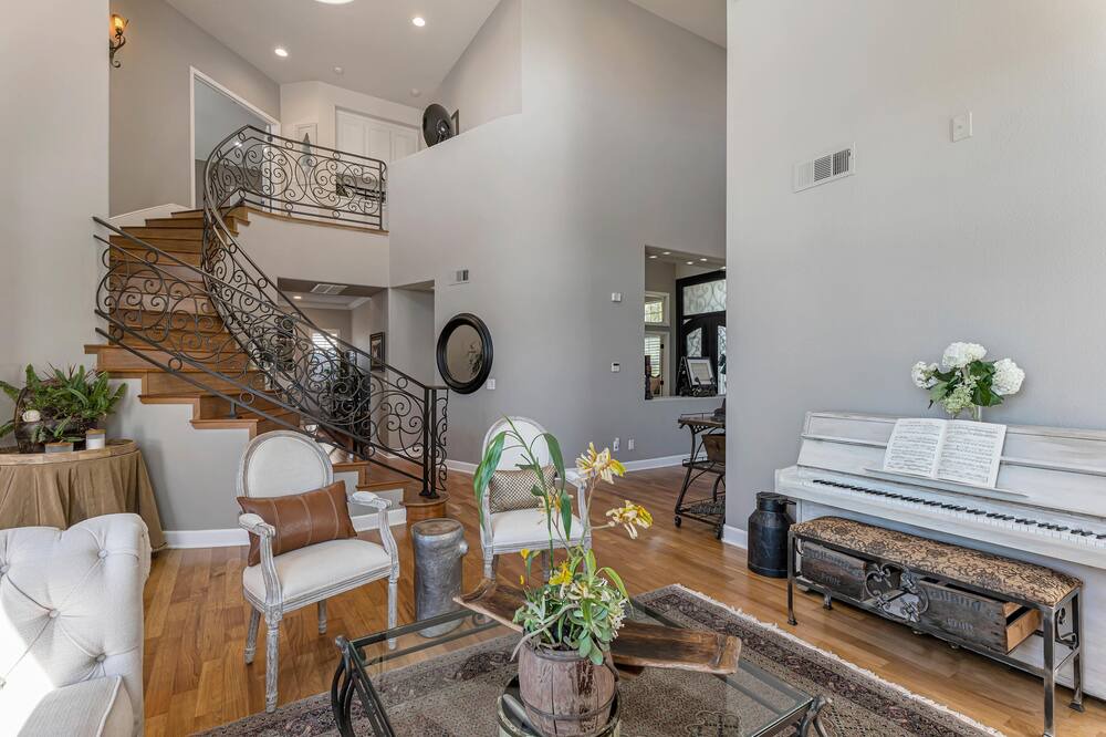 Photo of Livingroom in Almaden
