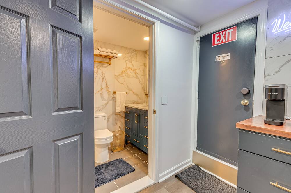 Photo of Bathroom in Teaneck