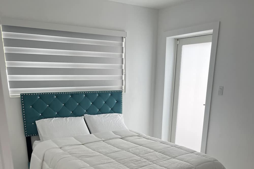 Photo of Bedroom in Biscayne Park