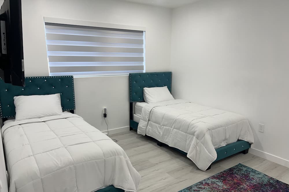 Photo of Bedroom in Biscayne Park