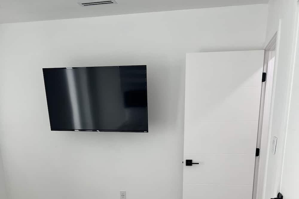 Photo of Bedroom in Biscayne Park